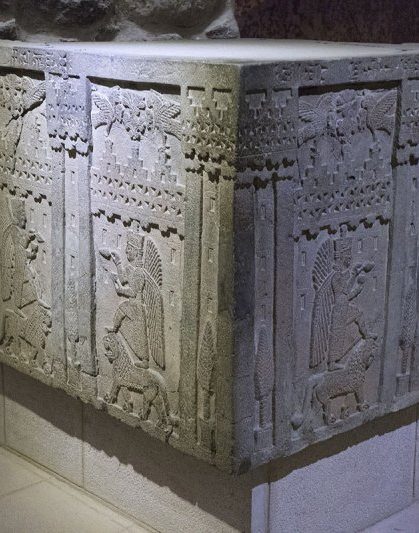 Traces of Earthquake in Urartian Kef Fortress